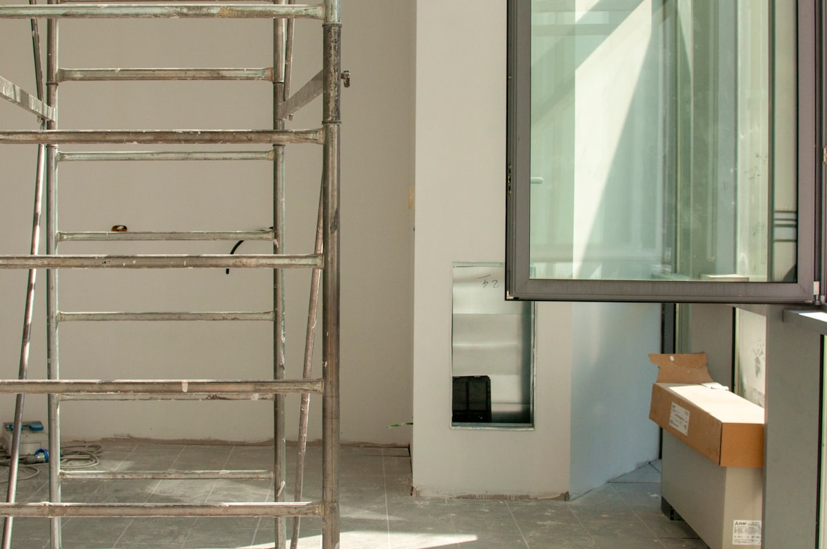 Choosing the Right Renovation Builders for Your Home Transformation